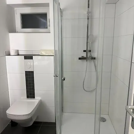 Schoene Und Grosse Ferien Und Monteur Apartament